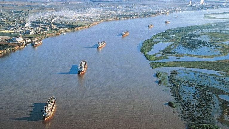 Bolivia and Uruguay join Paraguay and pressure Argentina on waterway tolls
