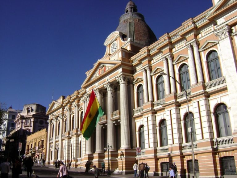 Bolivian banks must allocate 6% of their profits to social function