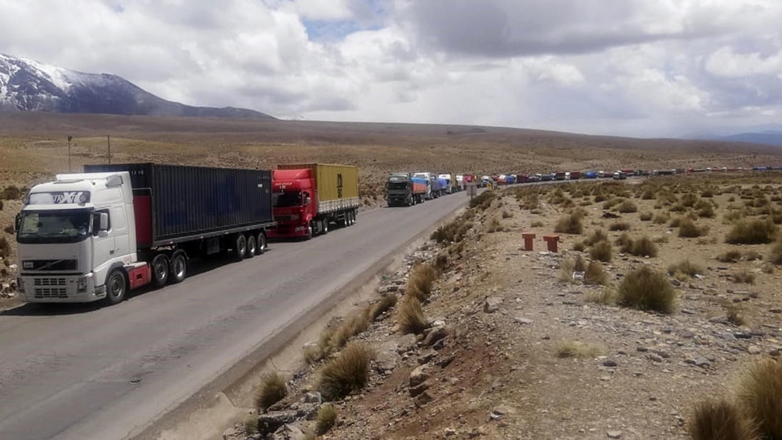 With this measure, it has been possible to reduce a line of almost 1,500 trucks to 700 in Tambo Quemado and from 600 to 250 trucks in Pisiga.