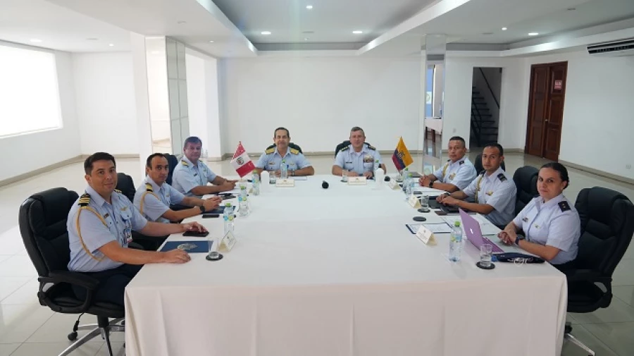 Peruvian and Colombian military personnel at the V Meeting of the General Staffs of the Air Forces of both countries. Photo: FAP