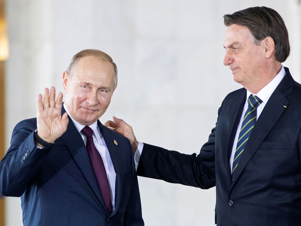 Russian President Vladimir Putin (left) and Brazilian President Jair Bolsonaro (right).