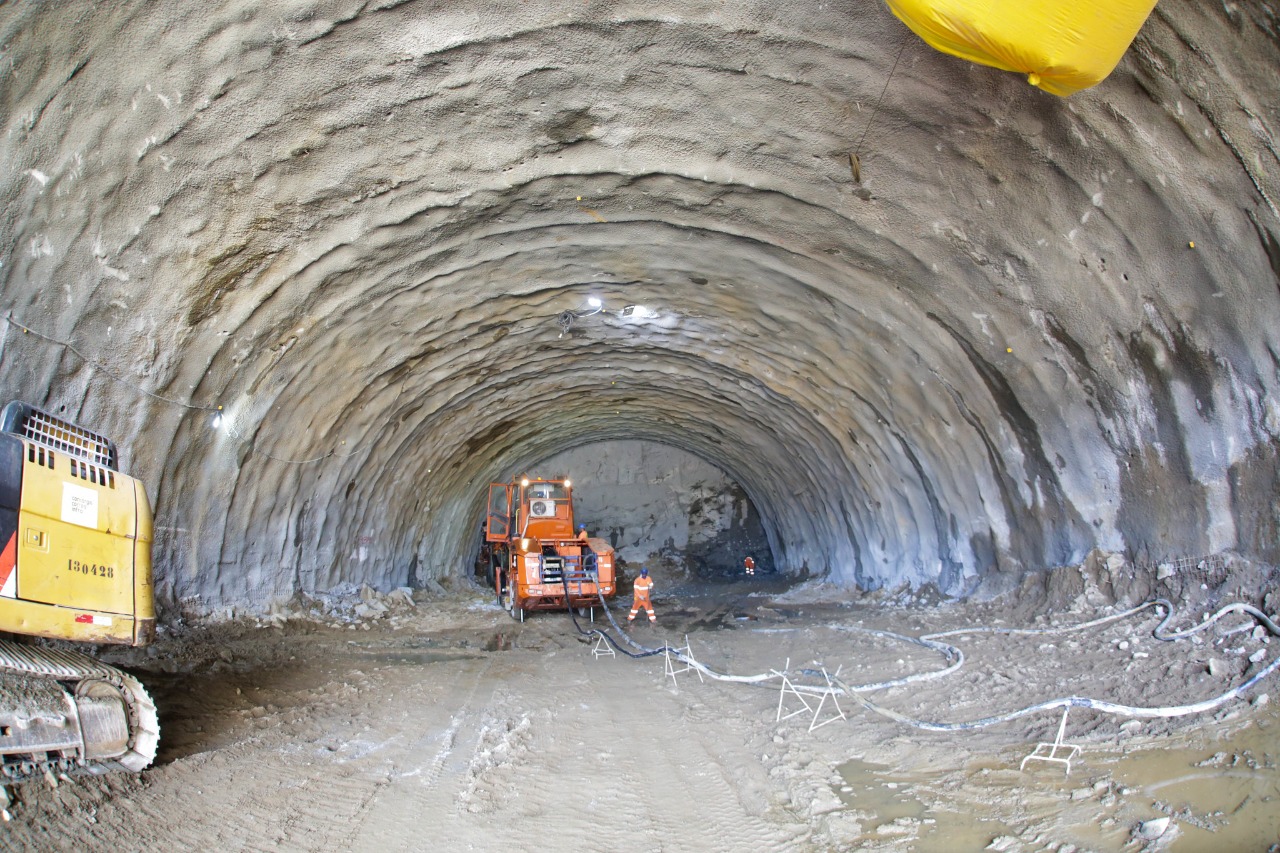 One of the tunnels that had to be built. (Photo Ricardo Wegrzynovski)