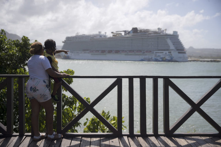 3,000-passenger cruise ship ran aground off Dominican Republic, then was freed