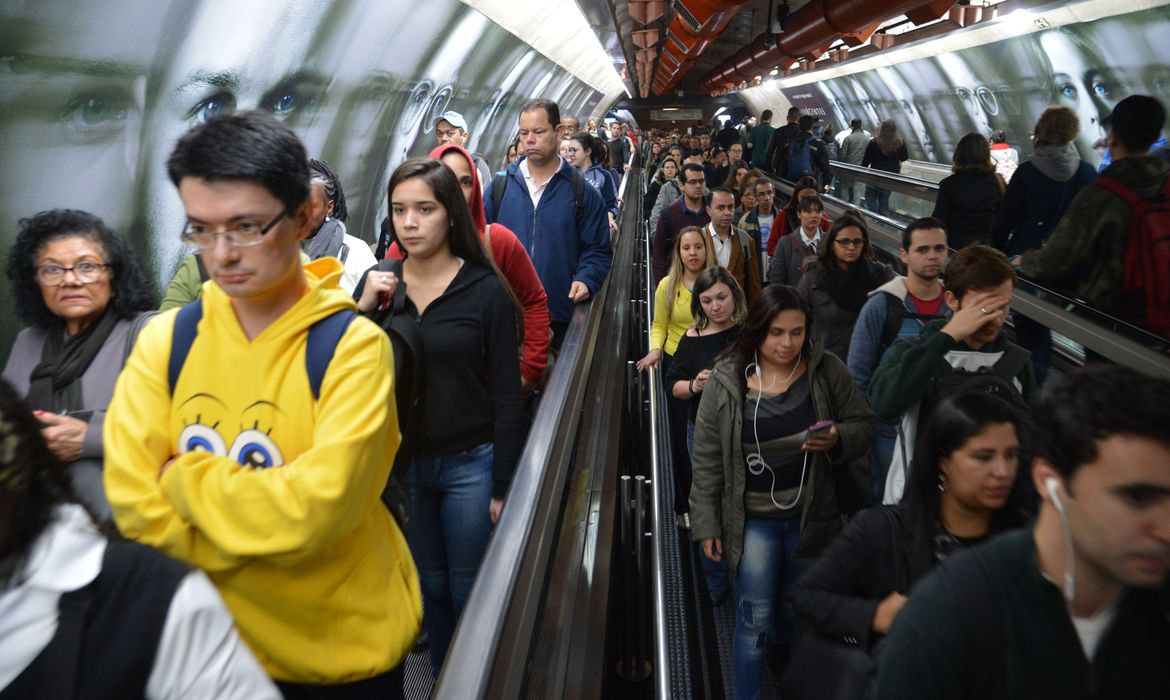 São Paulo's subway workers to convene tonight, contemplating strike action for tomorrow