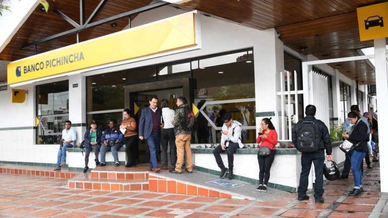 Ecuador: 57% of unbanked people are women, reveals the World Bank