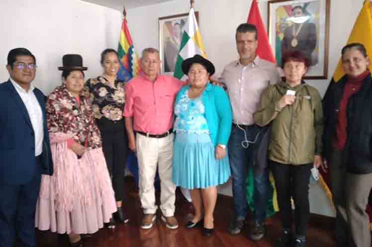 Representatives of the groups, integrated through the Ecuadorian Committee of Solidarity with Bolivia, reiterated their position in a ceremony held at the diplomatic headquarters of the Andean-Amazonian country in this capital.
