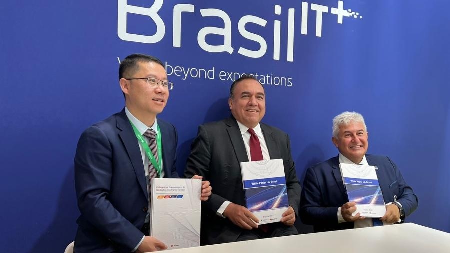 From left to right: Sun Baocheng, CEO of Huawei in Brazil; Ruben Delgado, president of Softex; and Marcos Pontes, Brazilian Minister of Science and Technology.