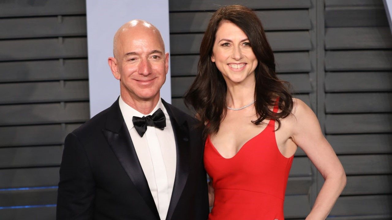 Jeff Bezos and McKenzie Scott. (Photo internet reproduction)