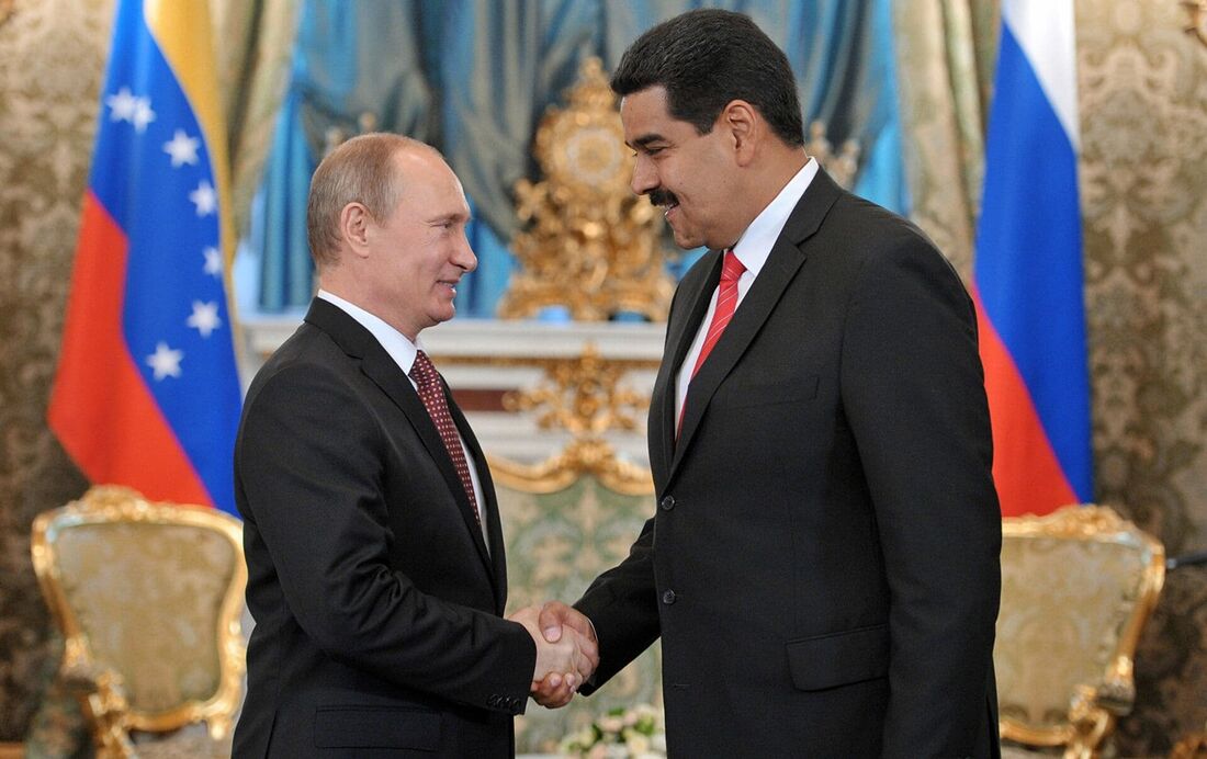 Russian President Vladimir Putin (left) and Venezuelan President Nicolás Maduro (right).