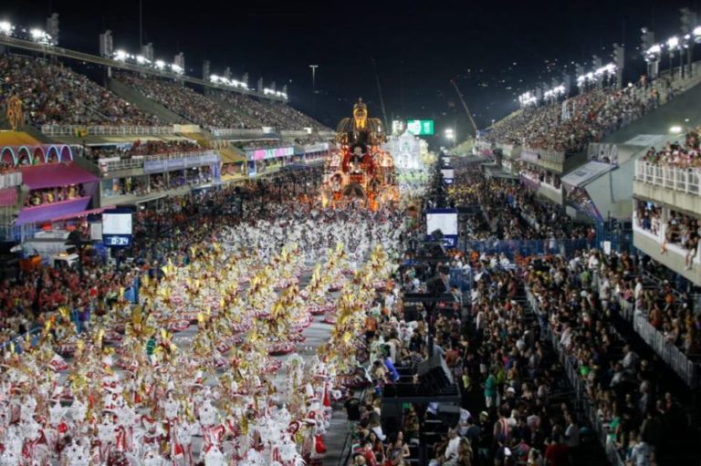 Carnaval shines again in Brazil after two years of absence due to Covid-19