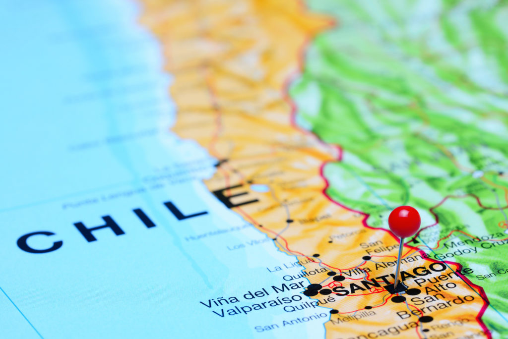 According to the survey, 53% of Chileans declare themselves as a happy/somewhat happy person, being below the world average (67%).