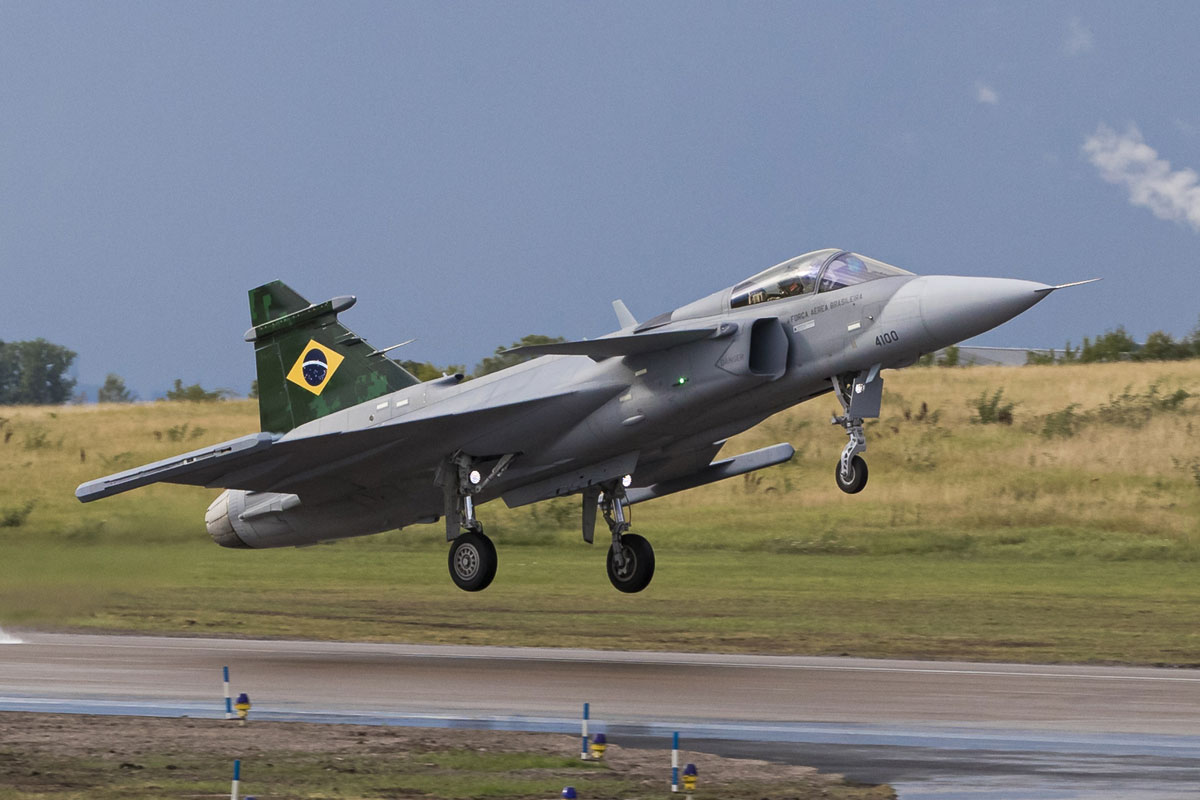  Brazil takes delivery of two new F-39E Gripen fighters. (Photo internet reproduction)