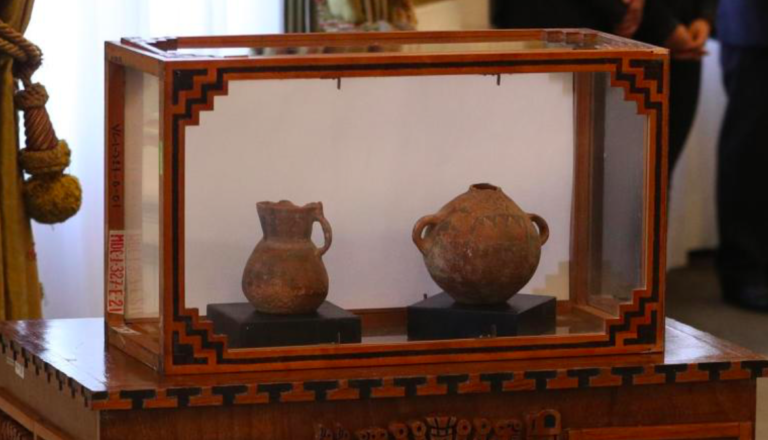 Bolivia recovers pre-Columbian vessels traded for refrigerator