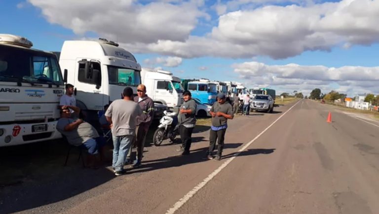 Argentina’s grain transporters lift strike after an agreement on the freight rate