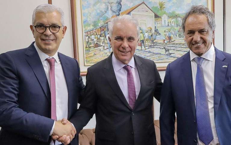 Argentine Minister Julián Dominguez (left), Brazilian Minister Marcos Montes (center), and Argentine Ambassador Daniel Scioli (right).