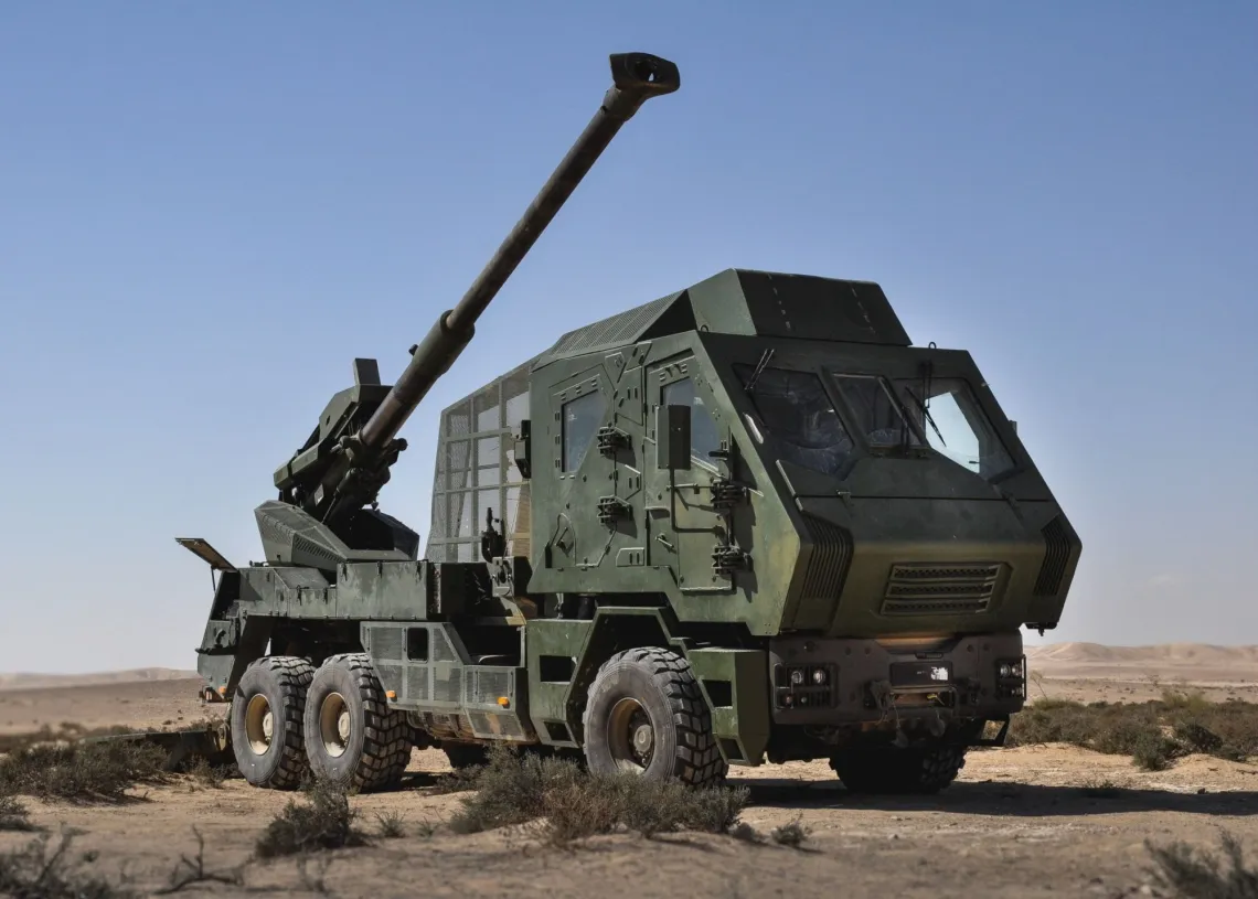 Israeli Elbit, for its part, deploys the Atmos system (Autonomous Truck Mounted Howitzer System), which is currently in service in nine countries. (Photo internet reproduction)