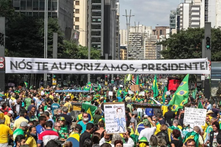 Brazilians rally in support of Jair Bolsonaro and Lula da Silva