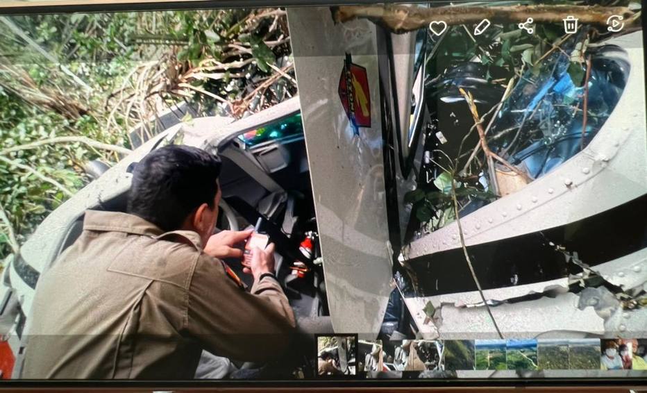 Brazilian Indian Foundation Funai helicopter carrying 7 people crashes in Amazon rainforest. (Photo internet reproduction)