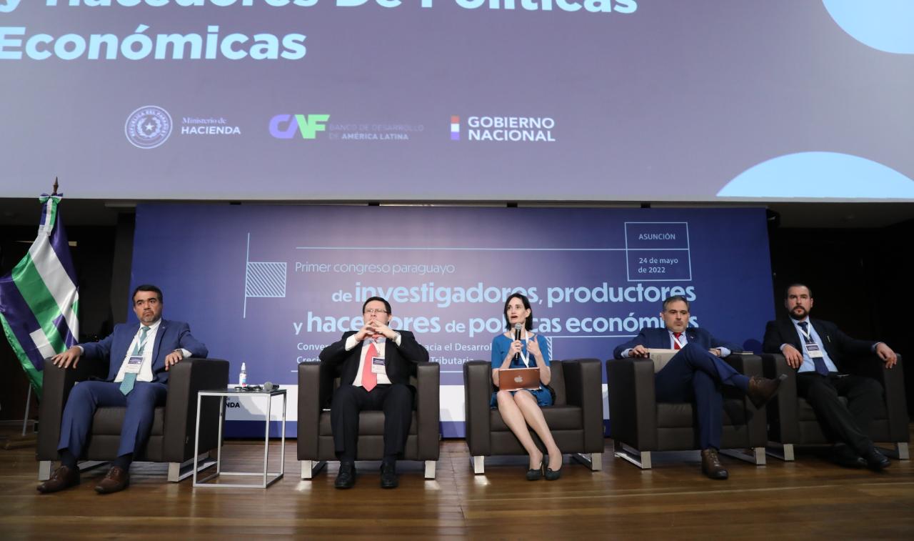 Renowned speakers, both local and international, exchanged positions and experiences at the First Paraguayan Congress of Researchers, Producers, and Makers of Economic Policies, which addressed the keys to an inclusive economic recovery of Paraguay after the effects of the pandemic.