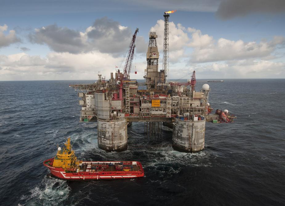 Petrobras will commission 15 floating production, storage and oil transportation (FPSO) platforms. (Photo internet reproduction)