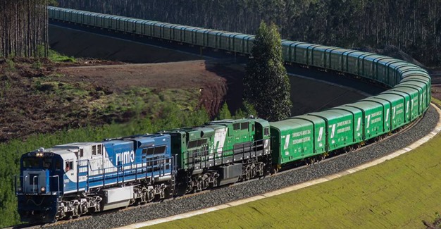 New train with 120 wagons connects Brazil's main agro-industrial corridor. (Photo internet reproduction)
