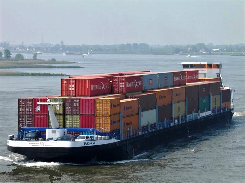 fulvial-container-ship