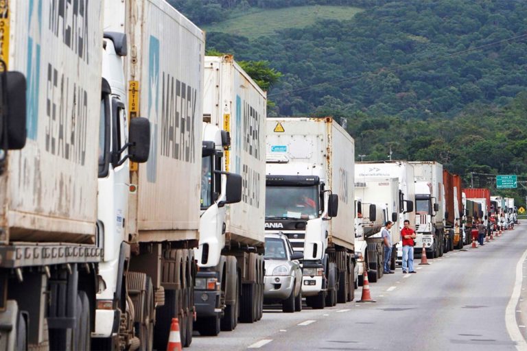 Fuel price crisis: Brazilian federal government considers freight relief for truck drivers