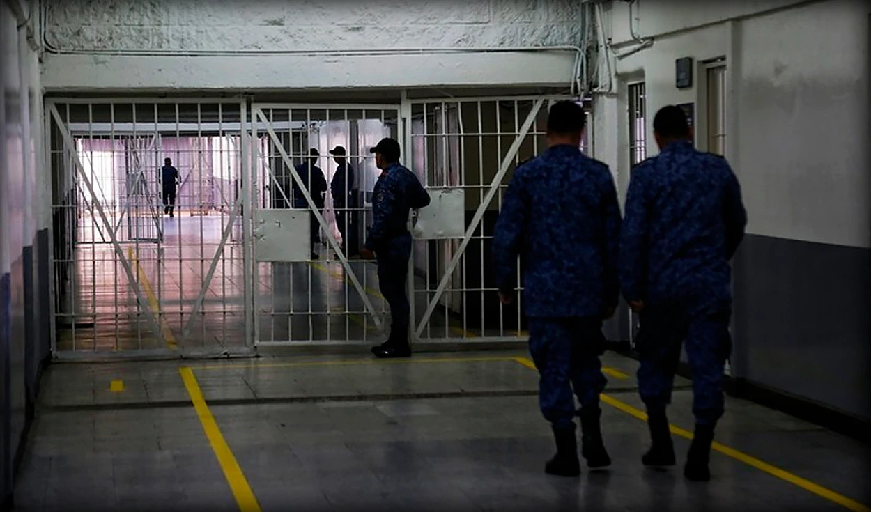 The body urges Uruguay "to continue to make progress in improving prison conditions and reducing overcrowding in prisons".