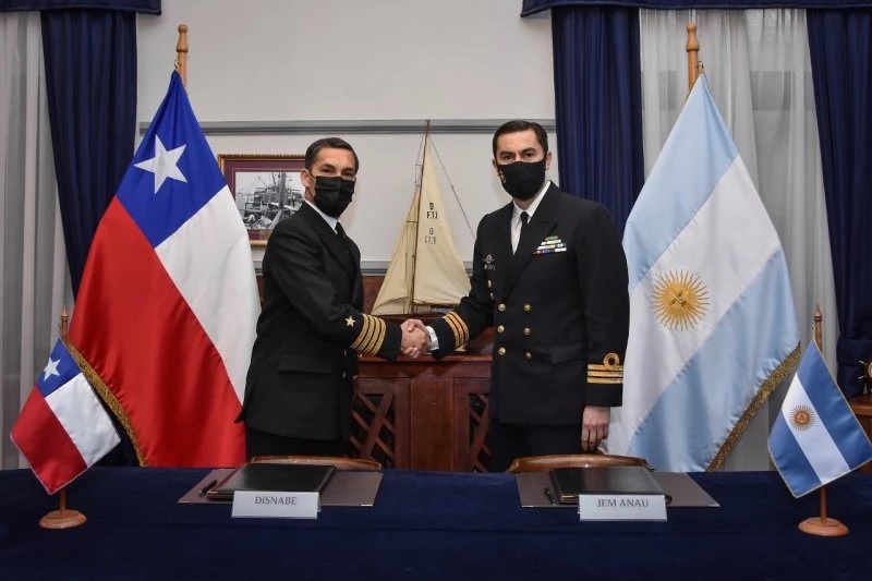 Captain Cristian Yáñez of the Chilean Navy and Frigate Captain Ángel Gustavo Vildoza of the Argentine Navy.