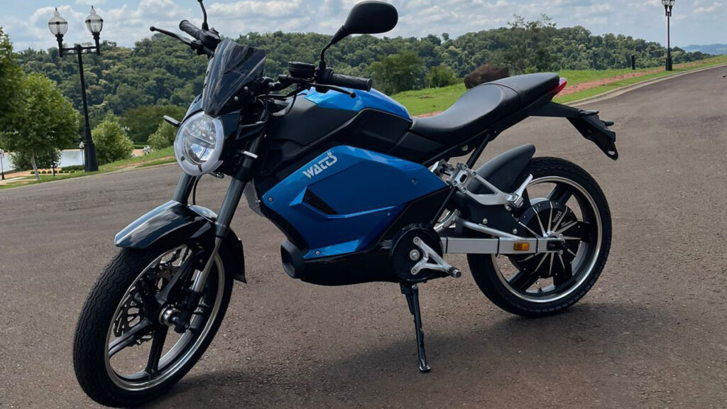 The bike offered by Multilaser will be the W125. According to Multilaser, the model manufactured by Watts has a range of 150 kilometers and a performance similar to that of 125-cylinder combustion motorcycles.