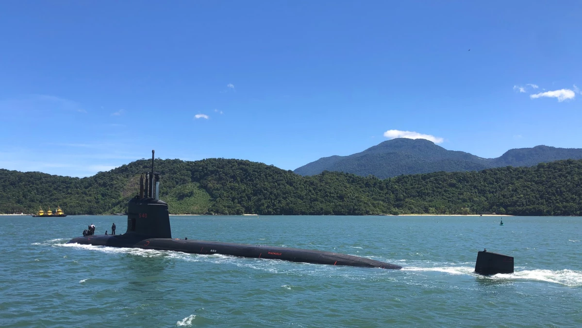 The S40 Riachuelo sailing near the Madeira Island Submarine Base. (Photo internet reproduction)