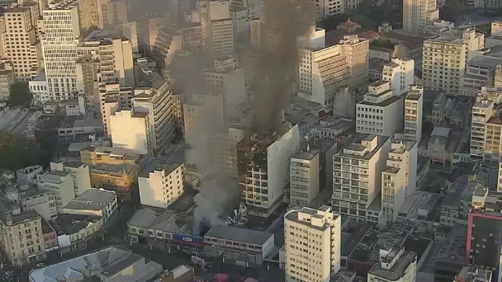 Fire in the area of Rua 25 de Março in São Paulo City.