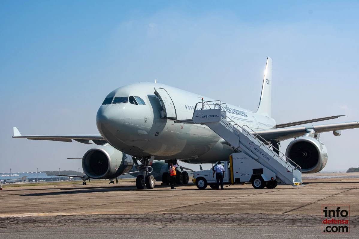  The Brazilian Air Force (FAB) has taken delivery of the first KC-30 aircraft, the local designation for the Airbus A330-200, with registration number FAB 2901. (Photo internet reproduction)