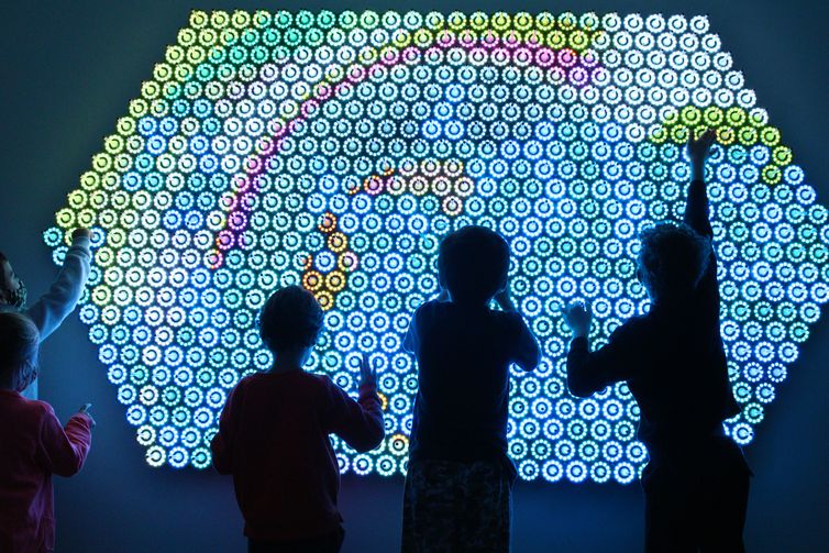 Each visitor who passes by it will have a different experience. According to algorithms, these neon bars will turn on or off or change the light intensity.