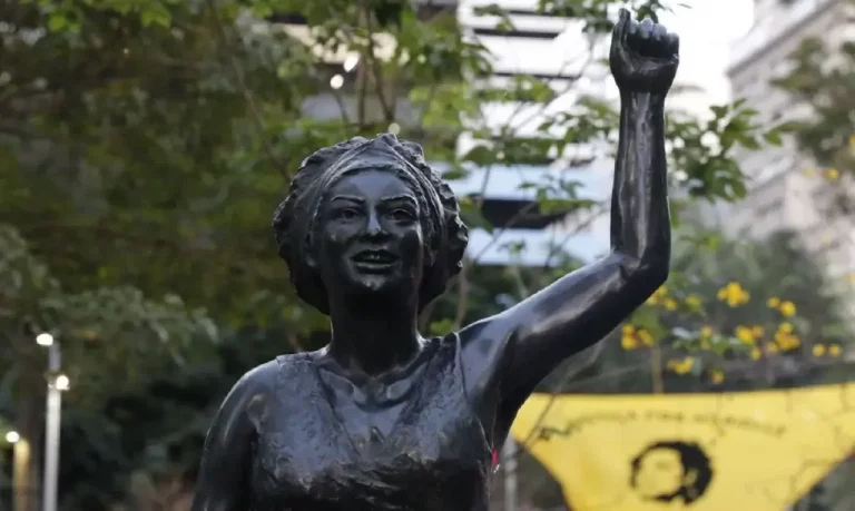 Murdered politician Marielle Franco receives statue in downtown Rio de Janeiro