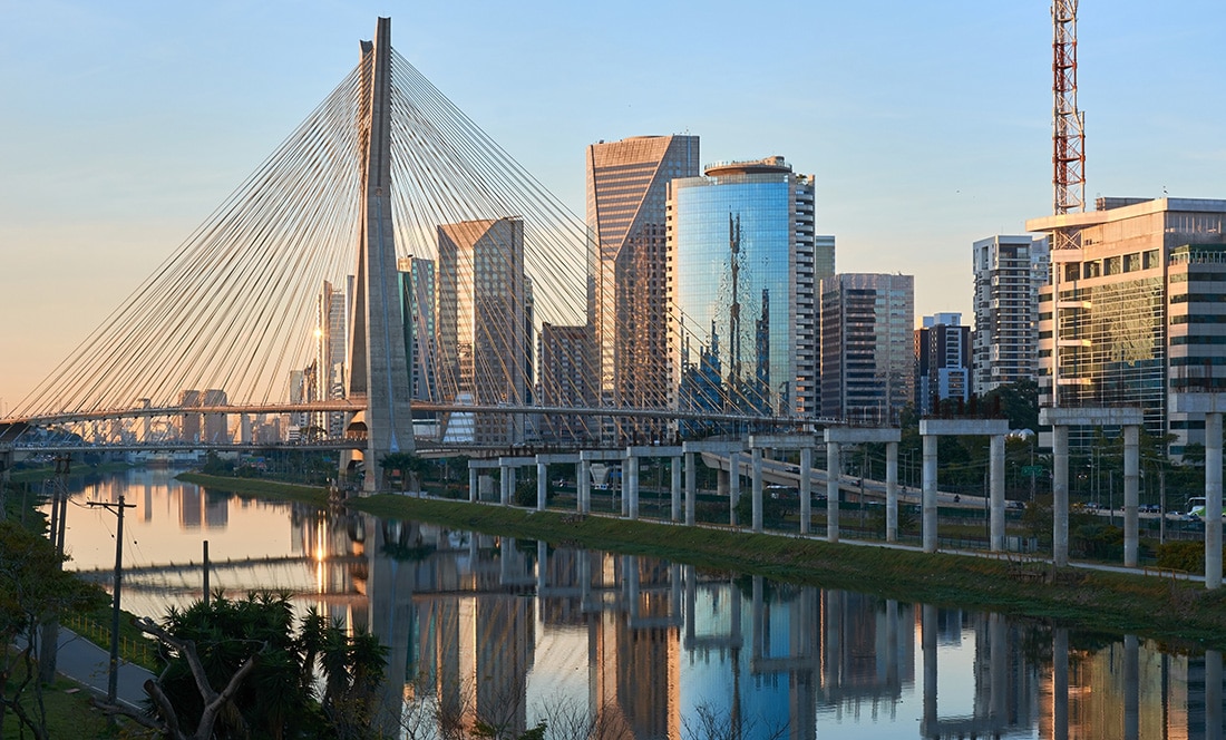 A business neighborhood in São Paulo. (Photo internet reproduction)