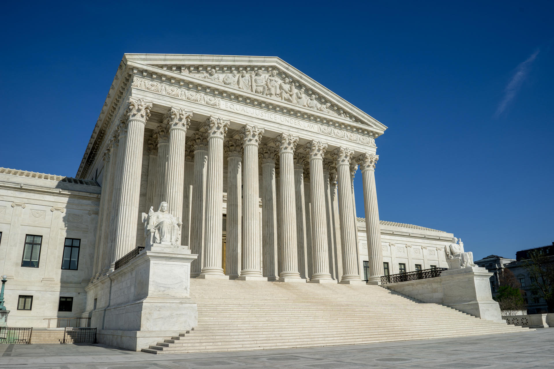 U.S. Supreme Court building. (Photo internet reproduction)