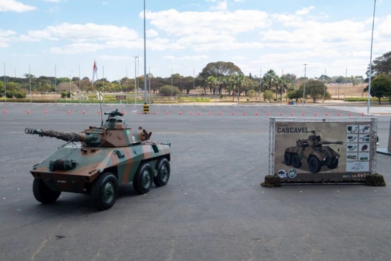 Brazilian Army and Akaer sign contract for modernization of Cascavel armored vehicles