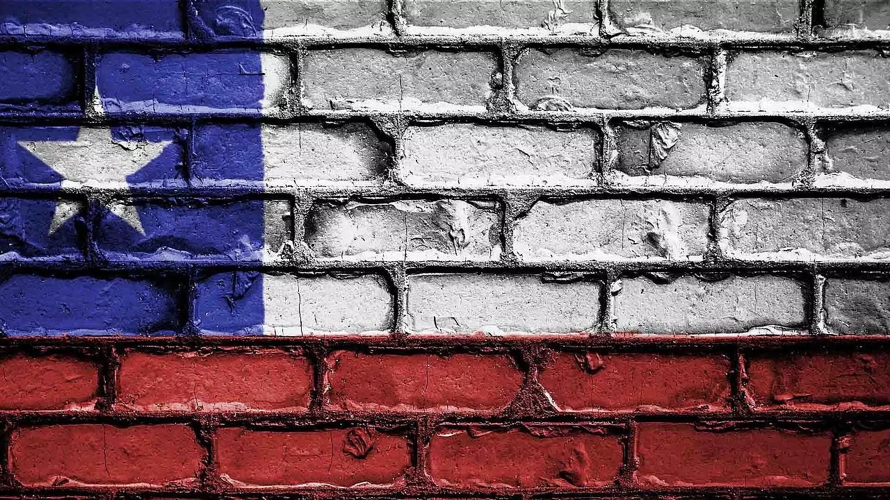 chile-flag-wall