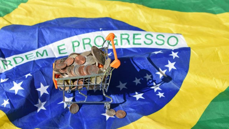 Brazilian economy drops 0.8% in May, says FGV