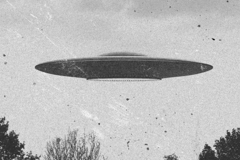 Bolivia: UFO reportedly tried to communicate with Morse code, then disappeared