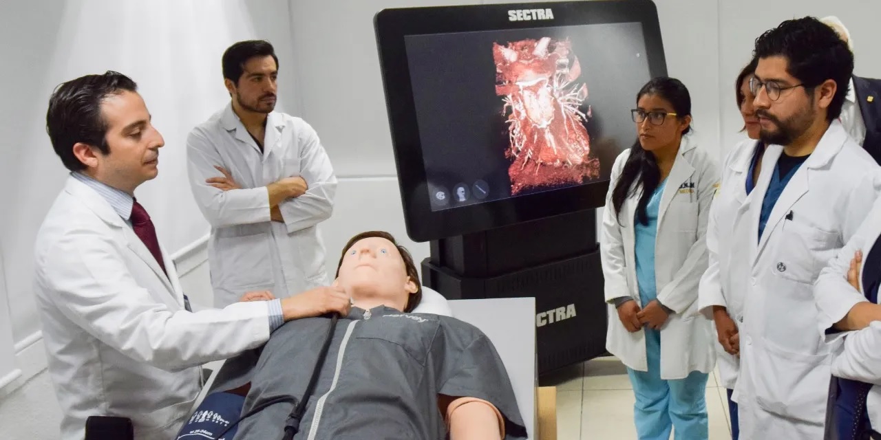 It is known that this type of simulator works effectively, as they help experts to supervise residents without risks, not with an actual patient, considered the expert in innovation technologies and robotics.