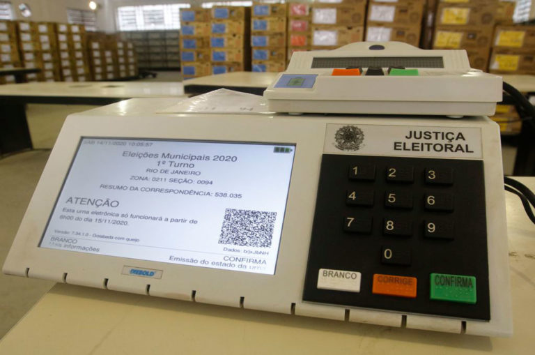 Brazilian court rules out “relevant risks” with electronic voting for October elections