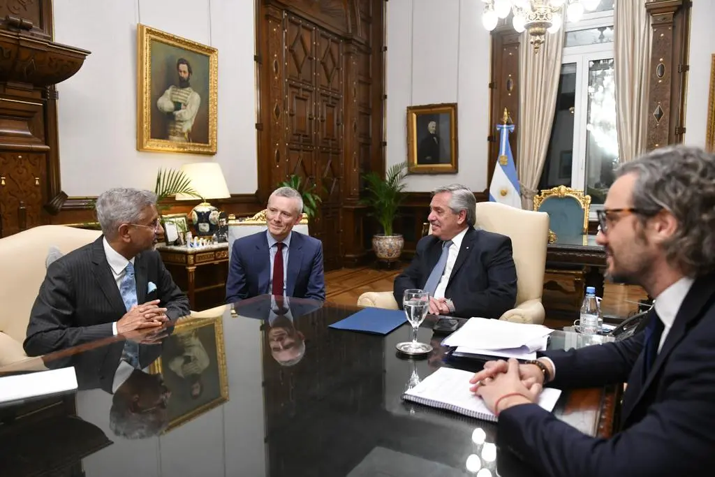 President Alberto Fernández, accompanied by Foreign Minister Santiago Cafiero, received today at the Casa Rosada the Minister of Foreign Affairs of India, Subrahmanyam Jaishankar, with whom he discussed the progress of the bilateral agenda and analyzed current regional and global events. (Photo internet reproduction)