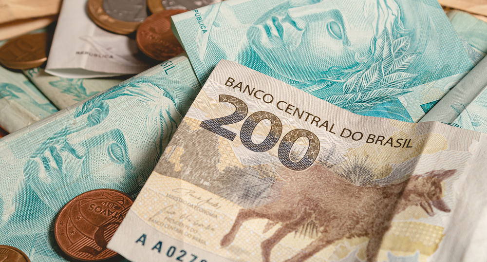 As for the Brazilian currency exchange market, which currently trades at R$5.11 per dollar, the forecast was placed at 5.20 units per U.S. currency at the end of the year and next year.