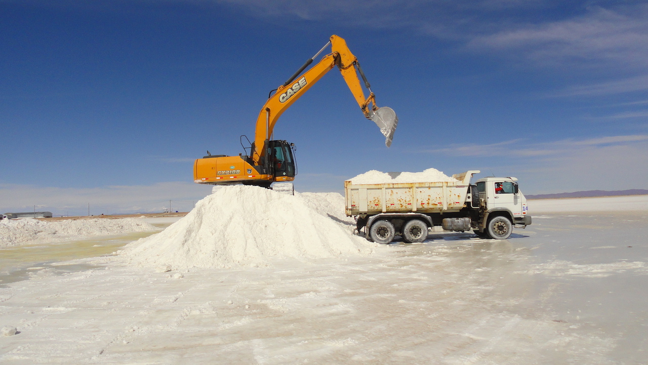 The largest Bolivian lithium deposits are found in the Uyuni salt flat, located in the department of Potosí. Uyuni is located at an altitude of 3,670 meters above sea level and is one of the largest in the world, with an area of 10,000 km² (180 km long and 80 km wide).
