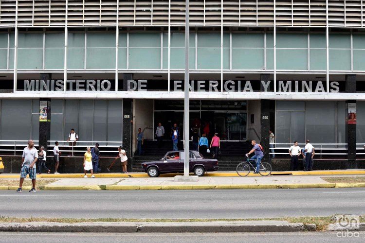 Cuba's government pledges to reduce power outages. (Photo internet reproduction)