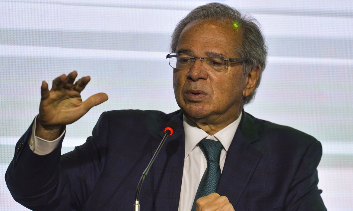 A self-confident Paulo Guedes say to the French, symbol of arrogance and snootiness in Latin America, to either give in to Brazil's demand or go fuck itself. Words that make every Latin American heart beat faster.