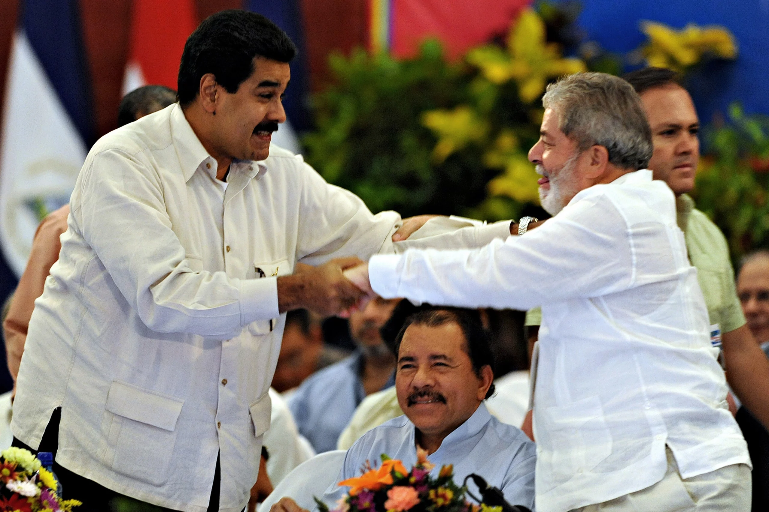 Former President Luiz Inácio Lula da Silva shakes hands with Nicolás Maduro during a meeting in Managua, 2011 Elmer Martinez/AFP