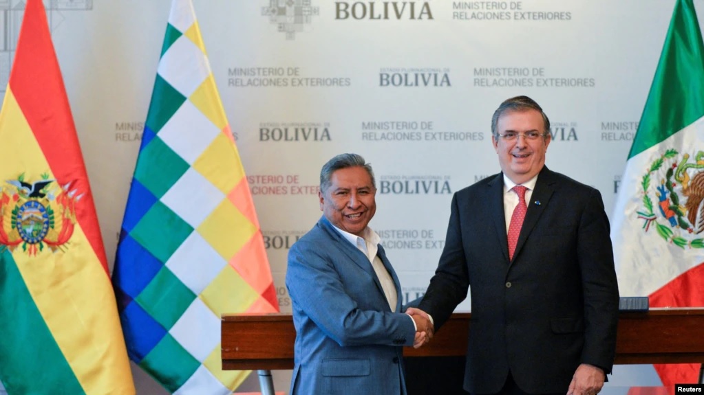 Bolivian Foreign Minister Rogelio Mayta and his Mexican counterpart Marcelo Ebrard shake hands after a joint press conference in La Paz, Bolivia, on August 4, 2022.